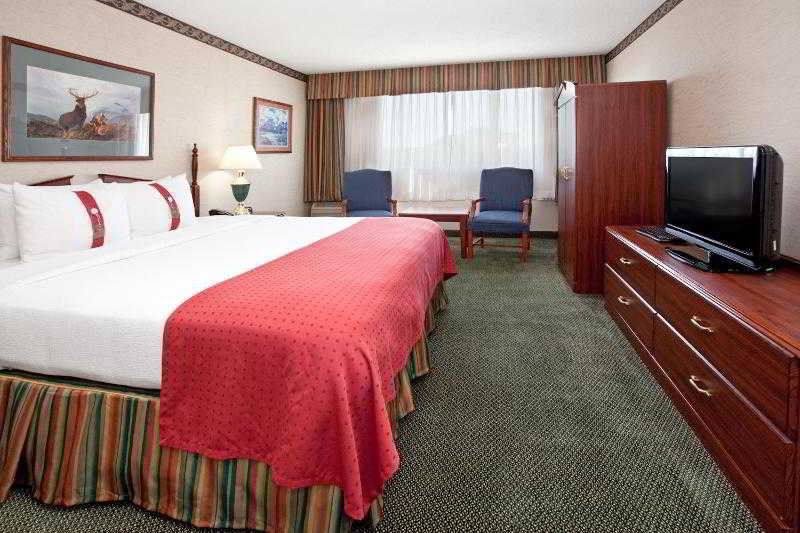 ホテル ラマダ プラザ デンバー セントラル 部屋 写真